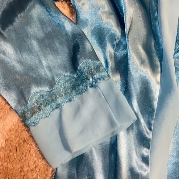 Delicates Silky and Laced Nightgown and Robe Bundle - Picture 4 of 9